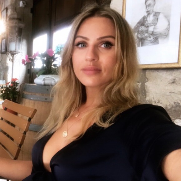 Meet your Posher, Dovile - Picture 1 of 1